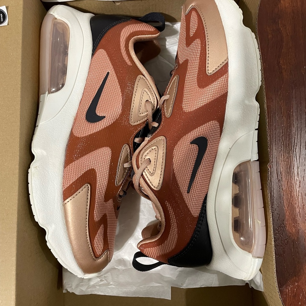 Women’s Nike air max 200!